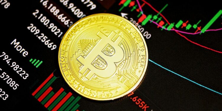 Bitcoin giảm chóng mặt, chạm mức thấp nhất trong 10 tháng