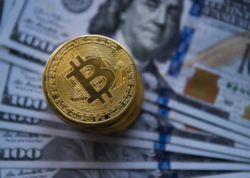 Đô la Mỹ đạt đỉnh mới trong 20 năm và các lưu về Bitcoin trong tuần này