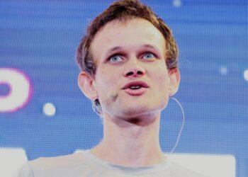 Vitalik Buterin đã bán gần 4 triệu USD giá trị ETH sau khi FTX phá sản