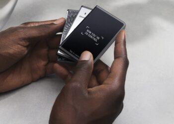 Ledger ra mắt ví cứng mới Stax với thiết kế bắt mắt