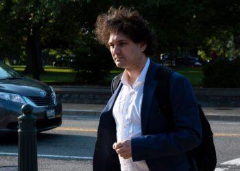 Sam Bankman-Fried bị SEC cáo buộc tội lừa đảo sau cú sụp đổ của FTX