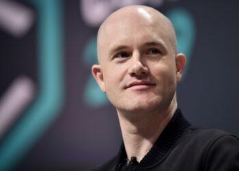 CEO Coinbase: Cơ quan quản lý nên để DeFi được yên